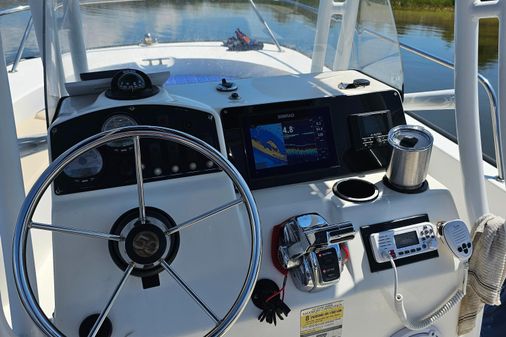 Boston Whaler 190 Montauk image