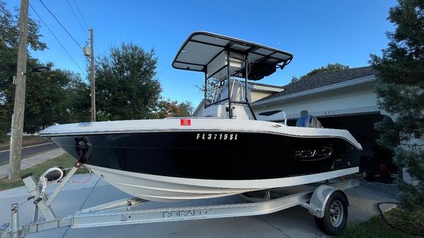 Robalo R180 Center Console