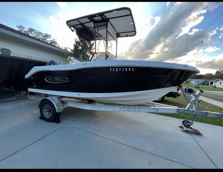 Robalo R180-CENTER-CONSOLE image