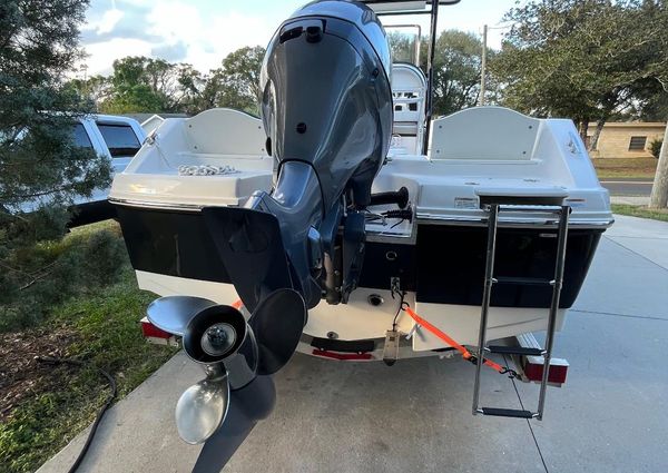 Robalo R180-CENTER-CONSOLE image