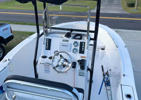 Robalo R180-CENTER-CONSOLE image