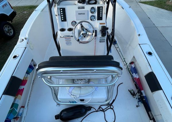 Robalo R180-CENTER-CONSOLE image