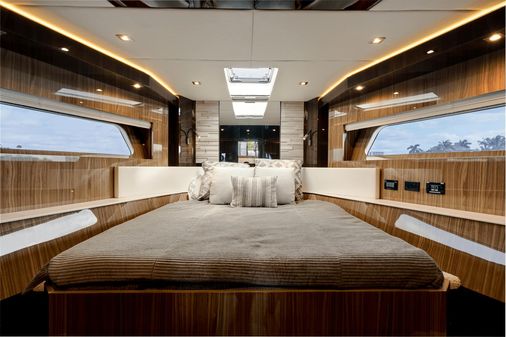 Cruisers Yachts 60 Cantius image