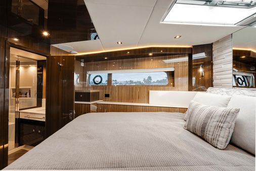 Cruisers Yachts 60 Cantius image