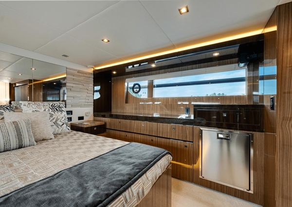 Cruisers Yachts 60 Cantius image