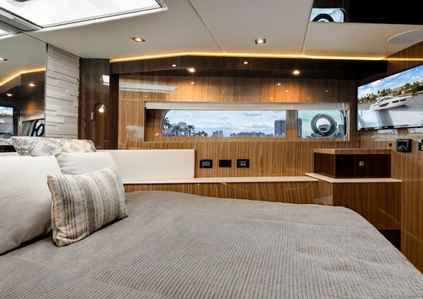 Cruisers Yachts 60 Cantius image