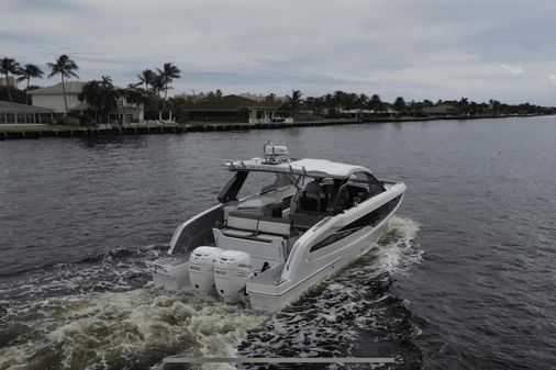 Galeon 325 GTO image