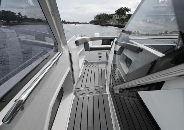 Galeon 325 GTO image