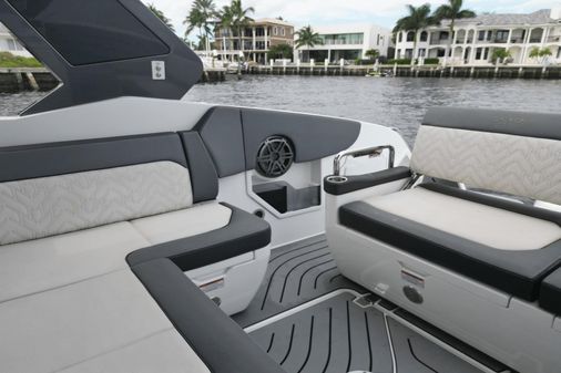 Galeon 325 GTO image