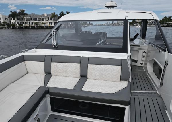 Galeon 325 GTO image