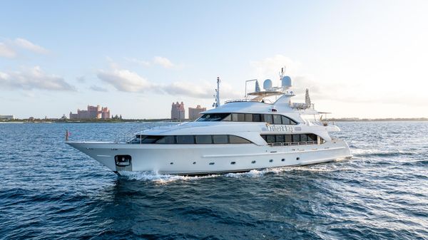 Benetti Classic 121 