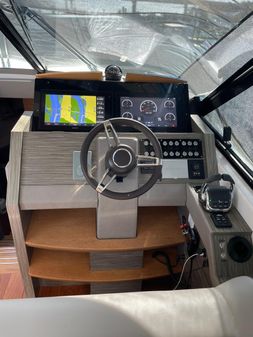 Tiara Yachts F53 Flybridge image