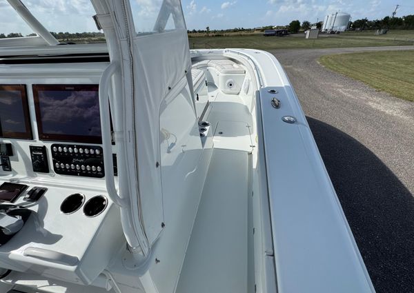 Yellowfin 36 Offshore image