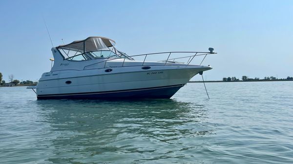 Cruisers Yachts 3075 Express 