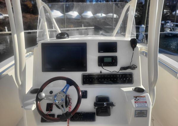 Cobia 277-CENTER-CONSOLE image