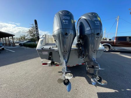 Cobia 285-CENTER-CONSOLE image