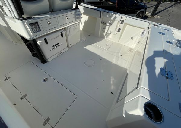 Cobia 285-CENTER-CONSOLE image