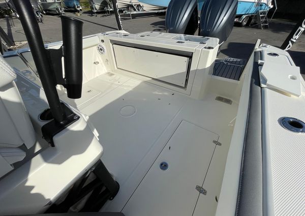 Cobia 285-CENTER-CONSOLE image