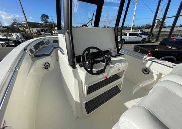 Cobia 285-CENTER-CONSOLE image