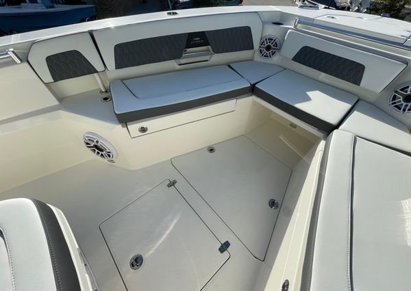 Cobia 285-CENTER-CONSOLE image