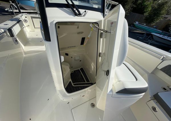 Cobia 285-CENTER-CONSOLE image