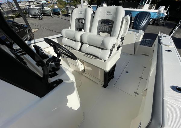 Cobia 285-CENTER-CONSOLE image