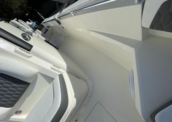 Cobia 285-CENTER-CONSOLE image