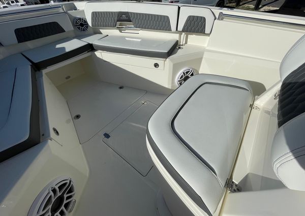 Cobia 285-CENTER-CONSOLE image