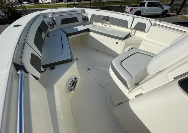 Cobia 285-CENTER-CONSOLE image