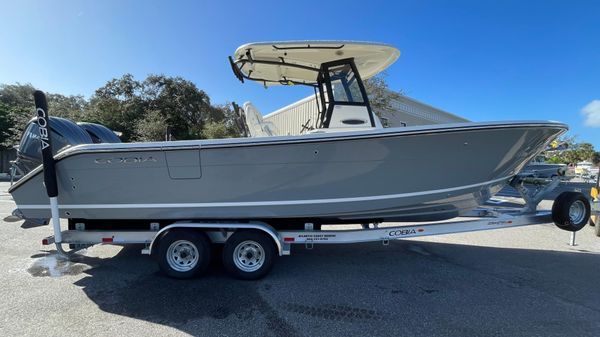 Cobia 285 Center Console 