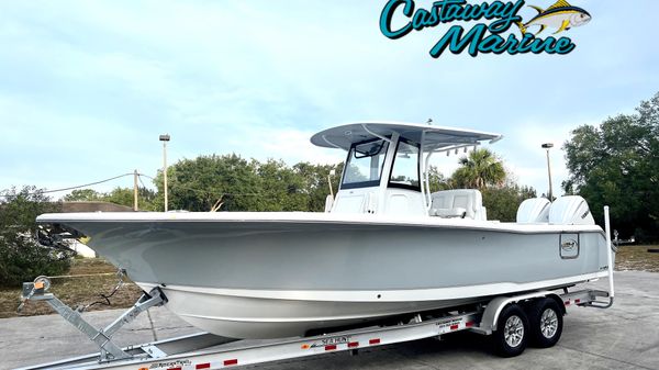 Sea Hunt Gamefish 30 with Coffin Box