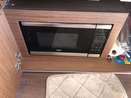 Beneteau Antares 9 image