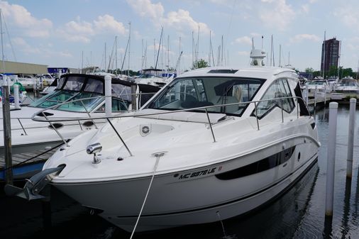 Sea Ray 350 Sundancer Coupe image