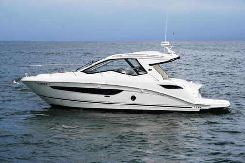 Sea Ray 350 Sundancer Coupe image