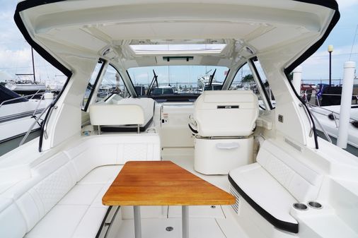 Sea Ray 350 Sundancer Coupe image