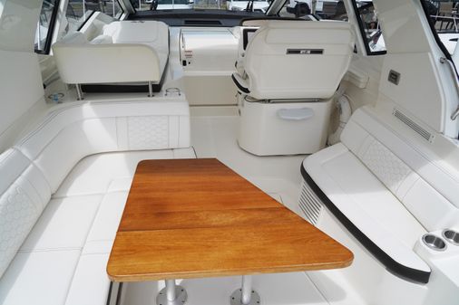 Sea Ray 350 Sundancer Coupe image