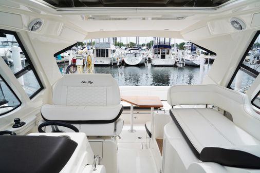 Sea Ray 350 Sundancer Coupe image