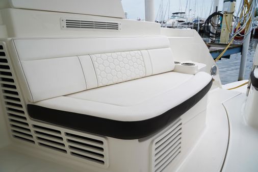 Sea Ray 350 Sundancer Coupe image