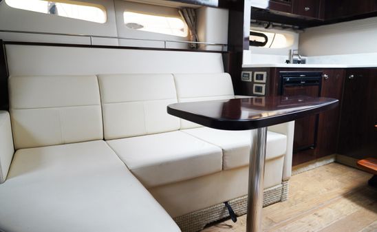 Sea Ray 350 Sundancer Coupe image