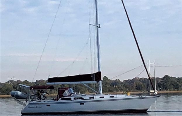 Catalina 42' 3-Cabin - main image