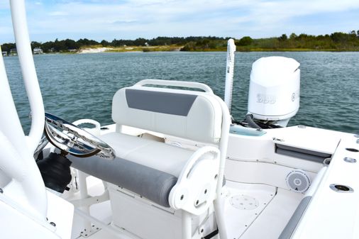 Everglades 243 Center Console image