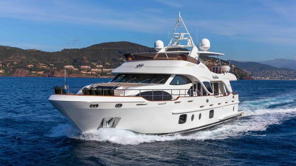 Benetti Legend 85