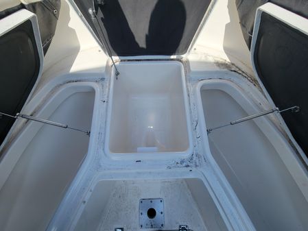 Robalo R300 Center Console image