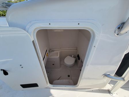 Robalo R300 Center Console image