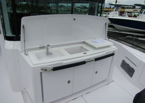 Axopar 37XC CROSS CABIN image