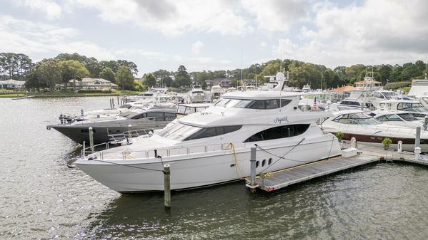 Hatteras 80 ENCLOSED BRIDGE image