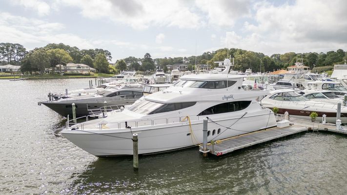 Hatteras 80 ENCLOSED BRIDGE - main image