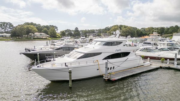 Hatteras 80 ENCLOSED BRIDGE