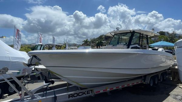 Boston Whaler 380 Outrage 