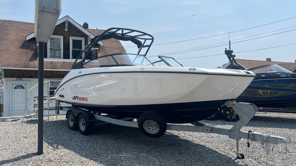 Yamaha Boats AR250 